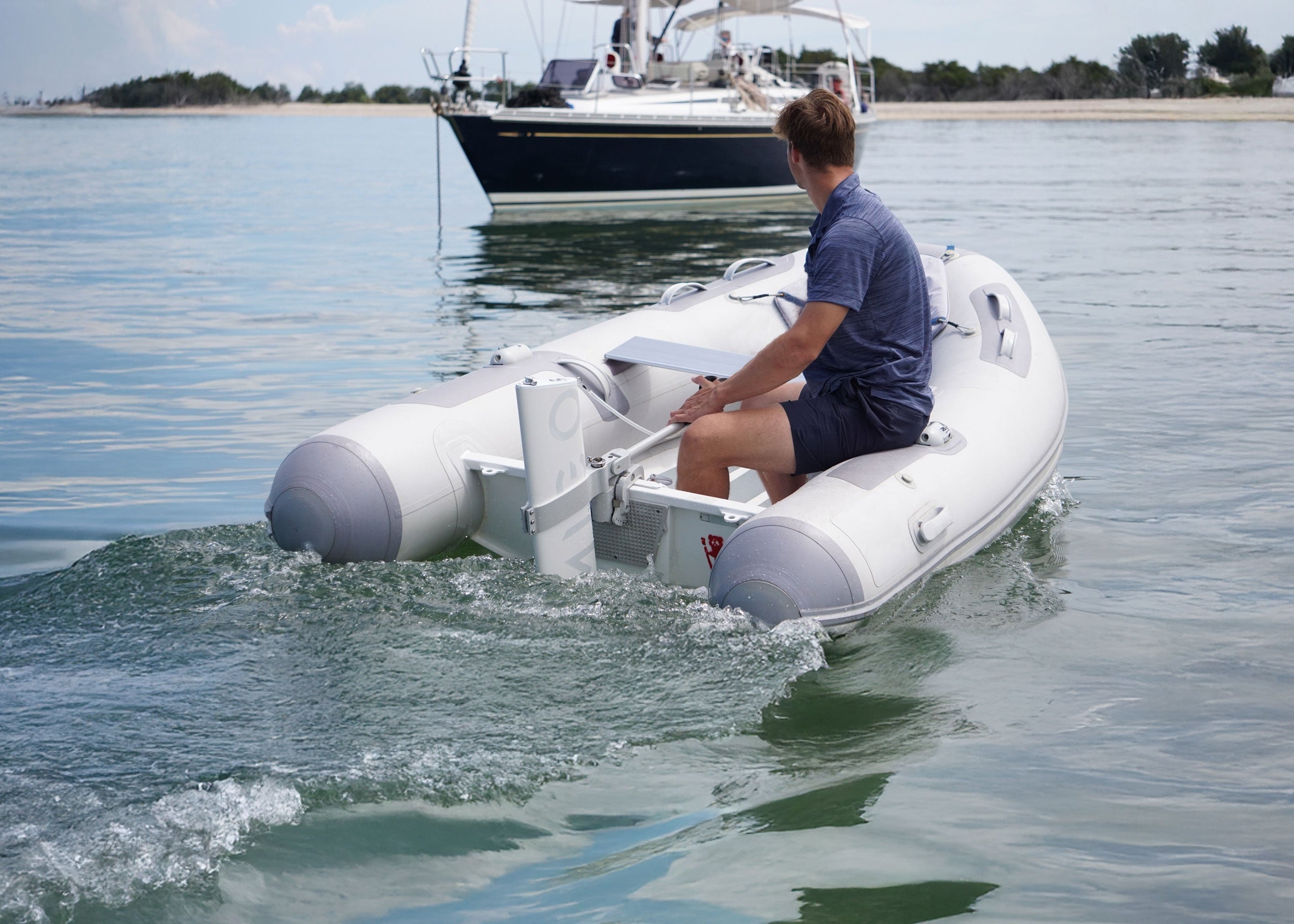 Remigo electric outboard fitted to the fiber glass boat